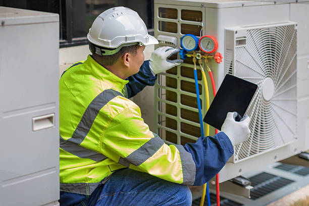 Professional Hvac technician working in Sadsburyville, PA